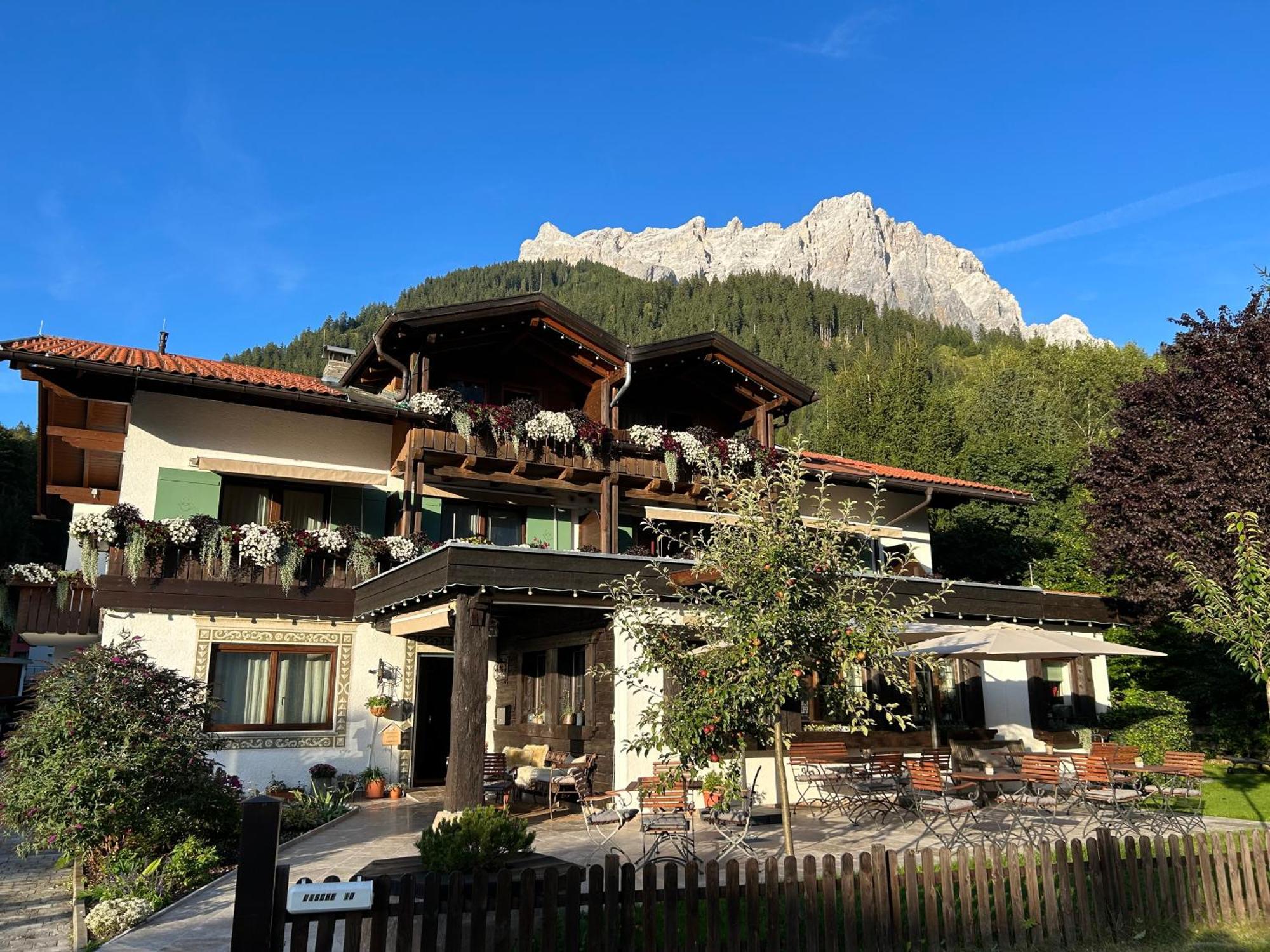 Das Halali - Dein Kleines Hotel An Der Zugspitze Ehrwald Exterior photo